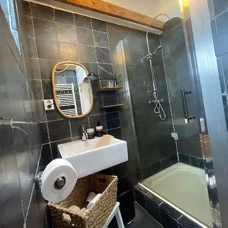 Kust 1 펜션 에크몬드안지